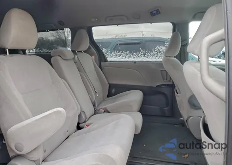 2015 Toyota Sienna Le z USA, uszkodzony, nr VIN 5TDKK3DC6FS567229